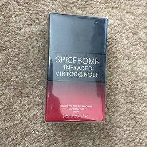 NIB Viktor & Rolf Spicebomb infrared 1.7oz